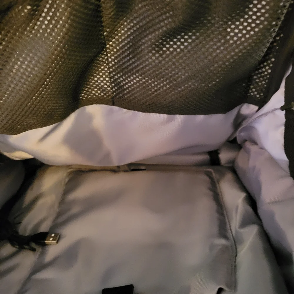 Mark Ryden backpack. Nice computer bag - Picture 9 of 9